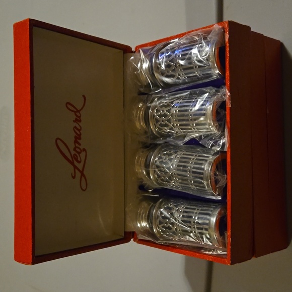 Never used vintage Leonard cobalt blue glass salt & pepper shakers in box. - Picture 1 of 2